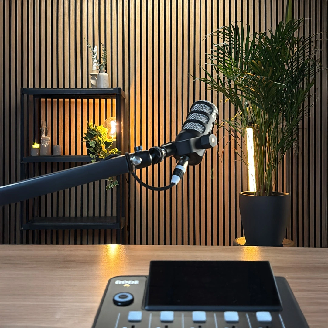 Studio 2 podcast setup met video