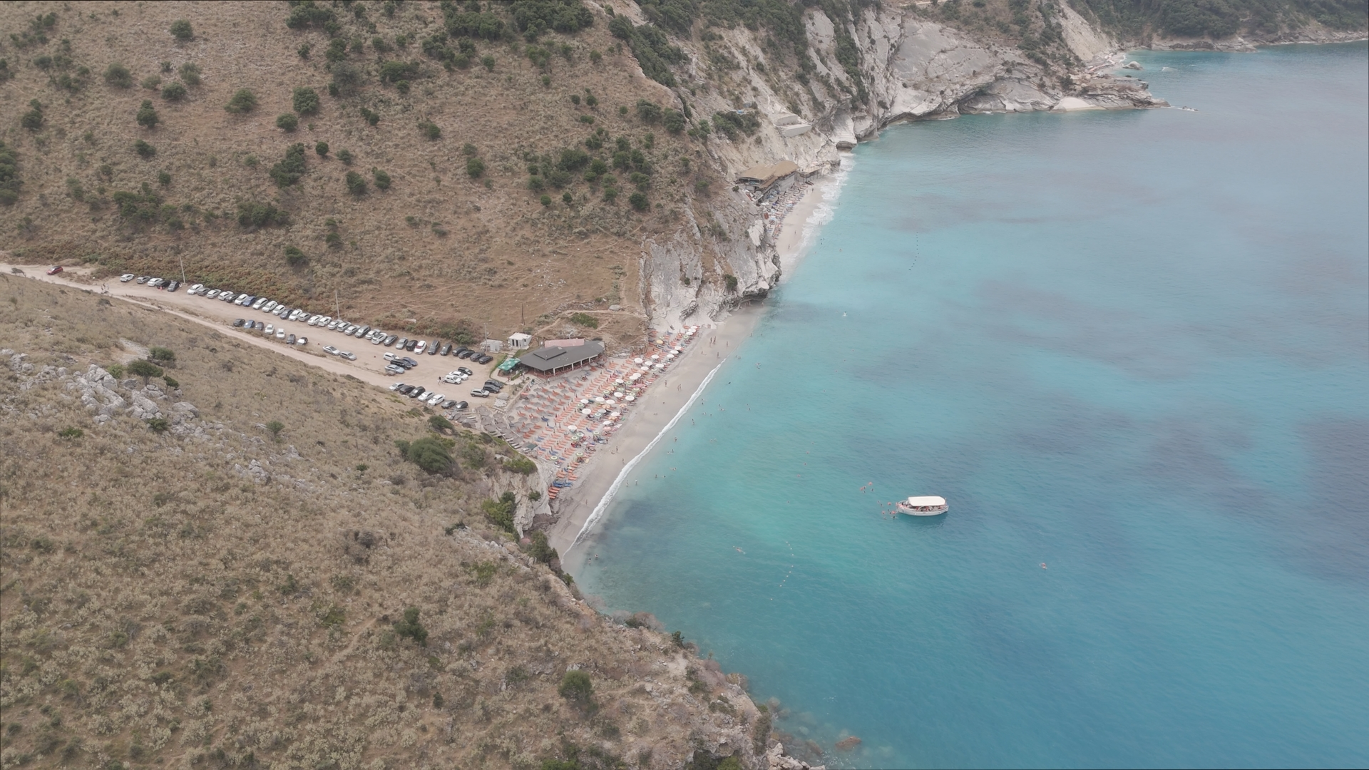 Before: drone shot in vlak S-Log zonder LUT