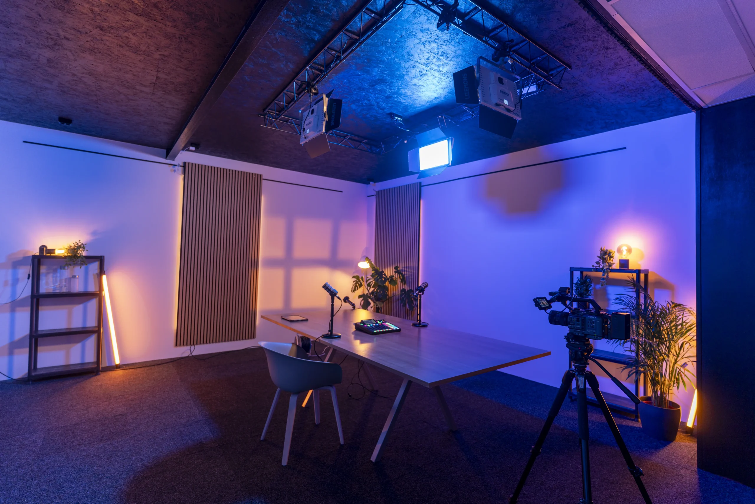 Interieur van de podcaststudio van Citral Studios in Schinnen